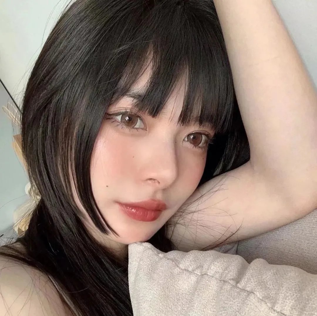 《某女星被曝整容失败，面部僵硬无法做表情》配图