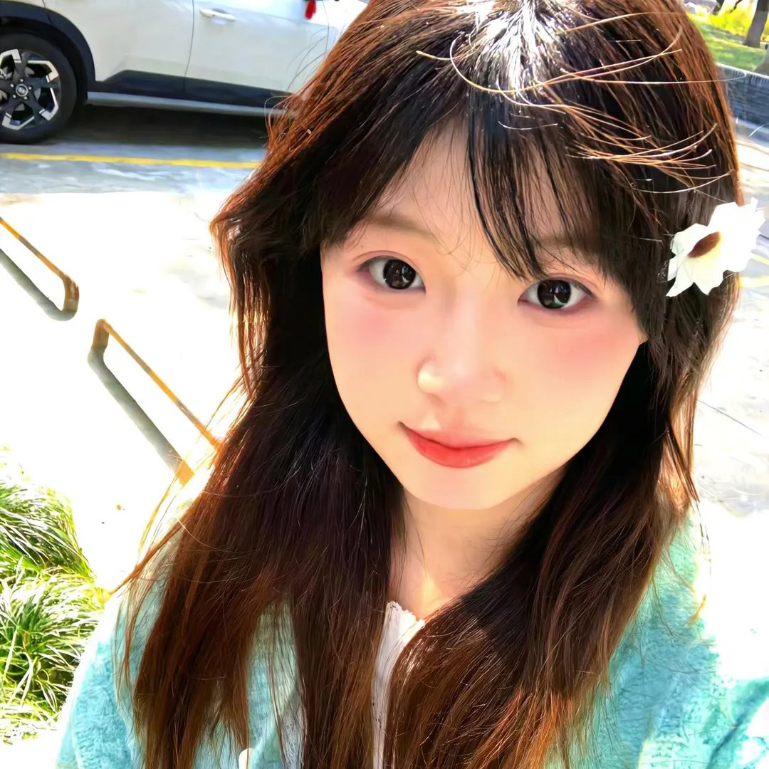 《当红小花片场摔剧本，导演当场黑脸》配图